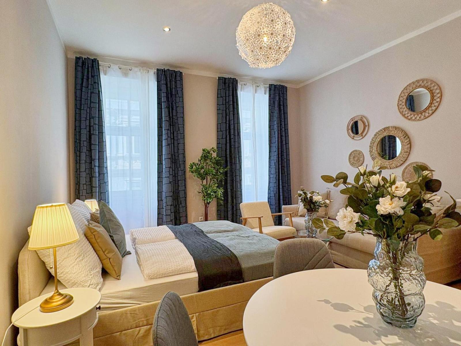 Spacious And Near Metro I Close To Parks I Akh Apartment Viena Exterior foto